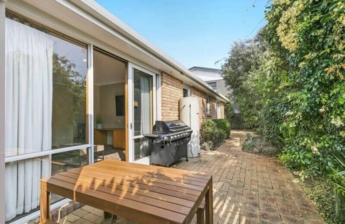 Torquay House | Coastal Days - pet friendly, parks, shops & beach