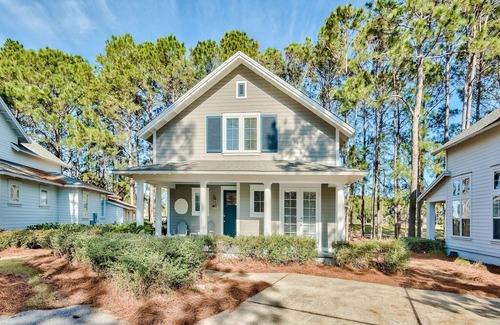 Laurel Grove House | COASTAL DISTANCING-SANDESTIN GOLF & BEACH RESORT! SLEEPS 12! GOLF CART INCLUDED!
