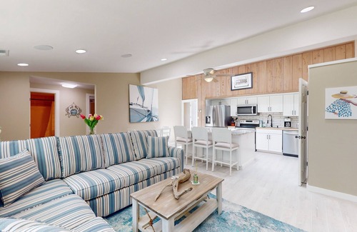Atlantic Beach Cottage | Coastal dog-friendly home close to beach and local attractions