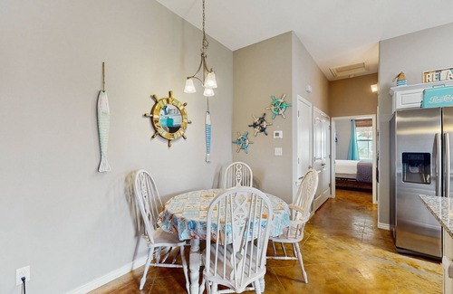 Corpus Christi House | Coastal, dog-friendly townhouse with shared pool & large yard - steps to sand
