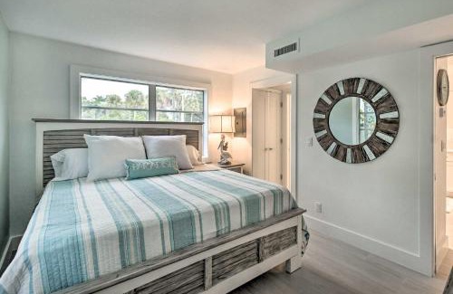 Old Naples Apartment | Coastal Downtown Naples Condo - Walk to the Beach!