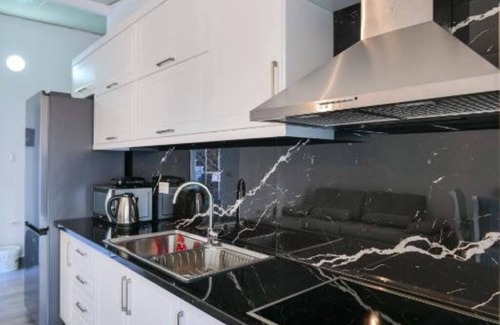 Qender Apartment | Coastal Dwell - 1 BR SeasidenStay 2'Walk from Beach