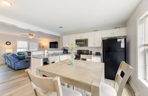 Emerald Isle House | Coastal Emerald Isle Retreat w/Deck & Grill!
