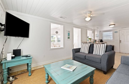 Folly Beach Apartment | Coastal Escape! 2Br apt Beach access Getaway