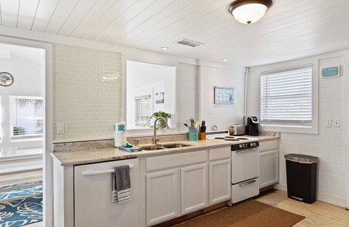 Folly Beach Apartment | Coastal Escape! 2Br apt Beach access Getaway