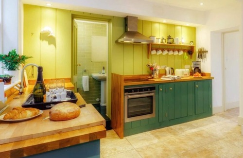 Hastings Cottage | Coastal Escape -Country Park, Sea & Old Town (Parking & Pet Friendly)