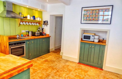 Hastings Cottage | Coastal Escape -Country Park, Sea & Old Town (Parking & Pet Friendly)