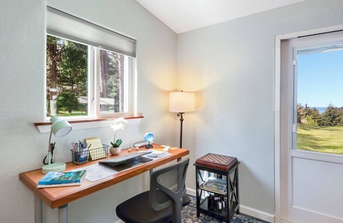 Bandon House | Coastal Escape: Gorgeous 4-Bed Home in Bandon