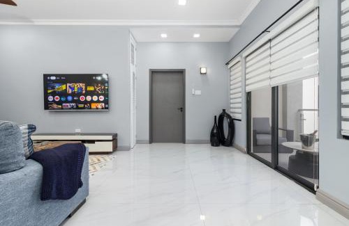 Tower Isle House | Coastal Escape in Riviera Tower Isle Beach Neaby