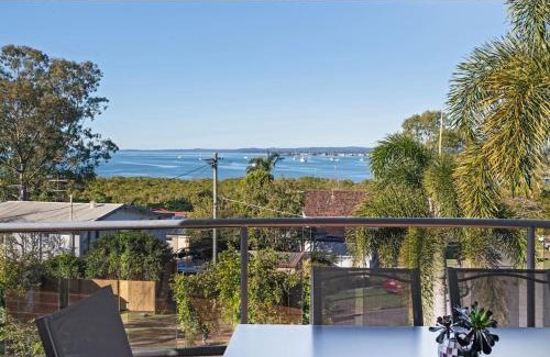 Ormiston House | Coastal Family Escape with Pool Balcony and Bay Views