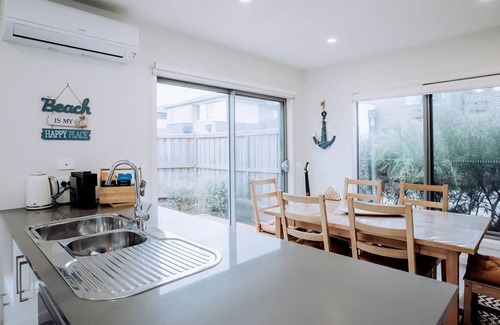 Safety Beach Apartment | Coastal Family Oasis Beachside stay