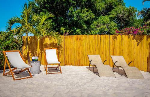 Central Naples House | Coastal Farmhouse with mini Golf, Private Beach &Spa