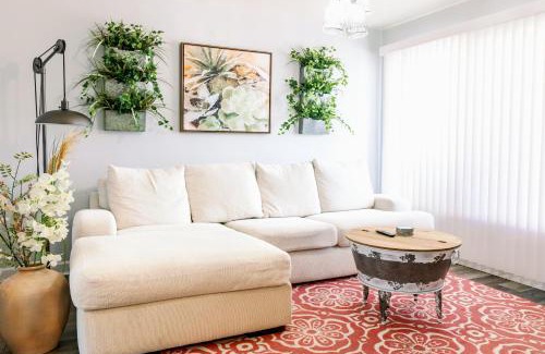Central Naples House | Coastal Farmhouse with mini Golf, Private Beach &Spa
