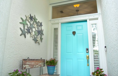 Naples Park House | Coastal Gem - 1 Mile to the Beach - Newly Updated 3 bedroom plus Den