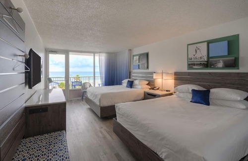 Fort Walton Beach Hotel | Coastal Gem with Heated Outdoor Pool and Sunset Views Near Fort Walton Beach