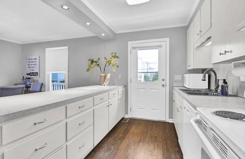 South End House | Coastal Getaway: Pet-Friendly, Steps to the Beach