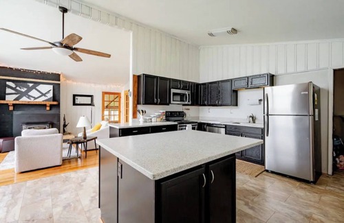 Havelock House | Coastal Getaway- Entire place
