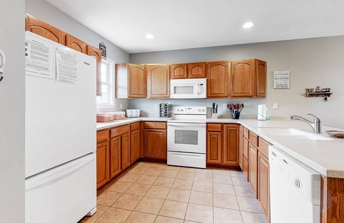 Ocean City House | Coastal Getaway - Free WiFi, Central AC, Washer & Dryer - Walk 2 Blocks to Beach