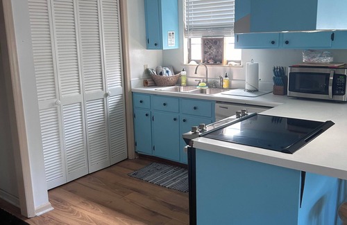 Alligator Point House | Coastal Getaway – Steps from the Beach with a Fishing lagoon & Outdoor Shower!n.