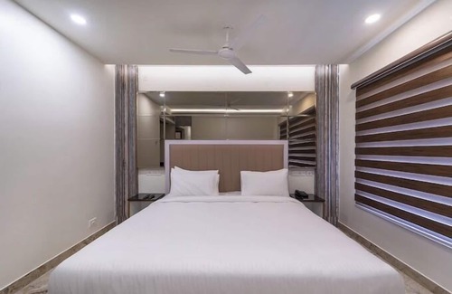 Semmencherry Hotel | Coastal Grand Navallur