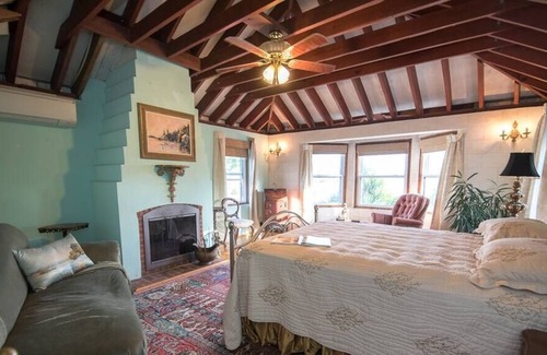 Bermuda Apartment | Coastal Gregorian Beach Front, 2 Bedroom