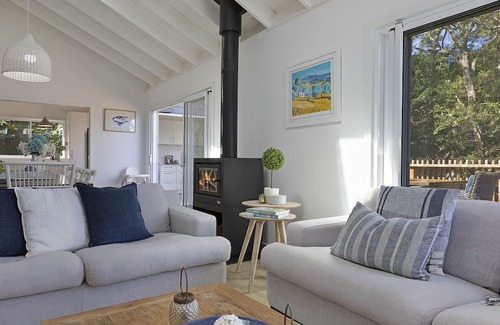 Copacabana House | Coastal Haven - Accommodation for Large Families