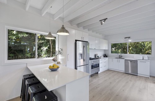 Copacabana House | Coastal Haven - Accommodation for Large Families
