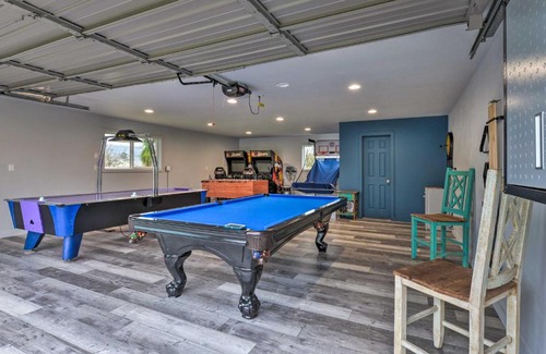 Brookings House | Coastal Haven Getaway about 1 Mi to Mill Beach!