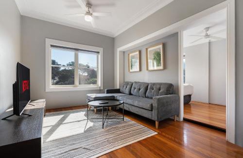 Vaucluse Apartment | Coastal Haven: Modern 3BR Apartment in Vaucluse
