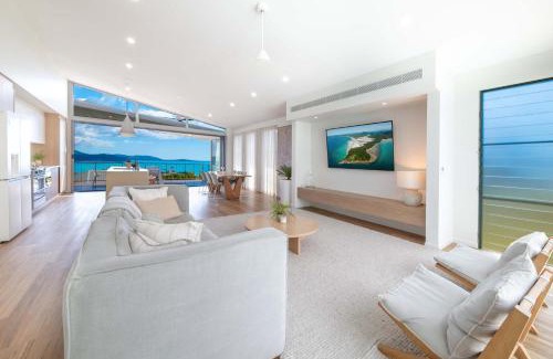Airlie Beach House | Coastal Haven Retreat - Luxe Airlie Beach Holiday Home