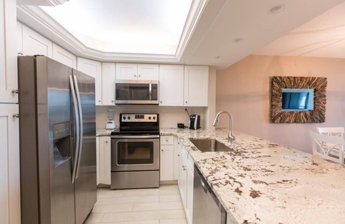 Sanibel Hotel | Coastal Hideaway with Garden Views, Kayaking, Biking | 4 Charming Units