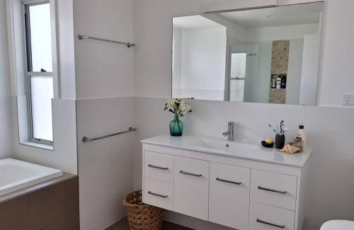Kingscliff House | Coastal Home just 300m from the Beach!