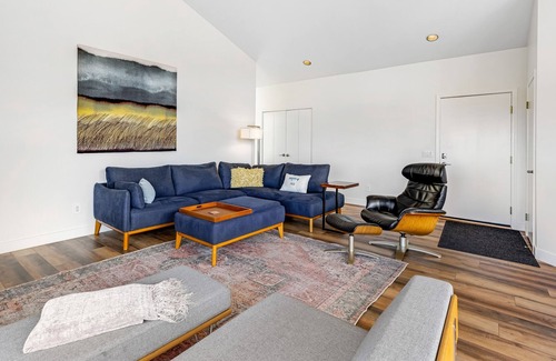 Sea Ranch House | Coastal home with hot tub, view, beach access & fast WiFi - dog-friendly
