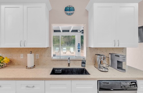 Anglers Park House | Coastal house in the Florida Keys with pool in a private area.