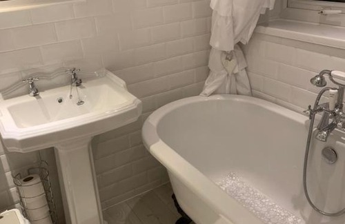 Newbiggin-by-the-Sea House | Coastal Joy - Room 4