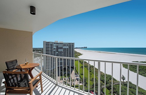 Marco Island Condo | Coastal modern beachfront condo w/sweeping views