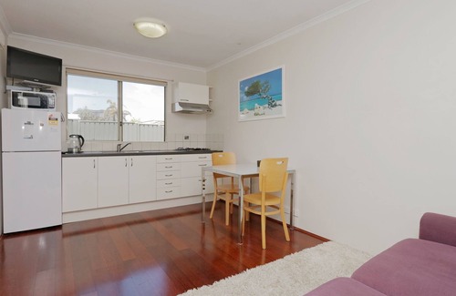 Sorrento Villa | COASTAL PARADISE NEAR HILLARY'S MARINA & ROTTNEST ISLAND