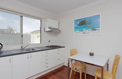 Sorrento Villa | COASTAL PARADISE NEAR HILLARY'S MARINA & ROTTNEST ISLAND