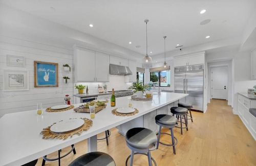 Huntington Beach House | Coastal Paradise . Steps to the beach . Pool . Hot Tub