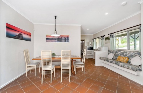 Guilderton House | Coastal Pine-Ocean view from the front and back
