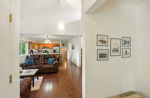 Downtown Anchorage House | Coastal Place - BEST location in Downtown