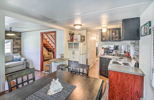 Grayland Cottage | Coastal PNW Gem w/Hot Tub - Walk to Beach!