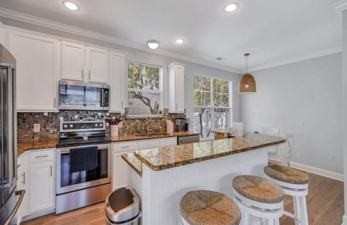Bluffton House | Coastal Quarters in Bluffton - 4 bedroom, dog friendly! 2 Story, Bluffton Park Lowcountry Charmer.