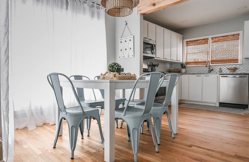 Tech Terrace House | ⛵️Coastal Retreat at Tech Terrace 3/2 Remodeled 2 Kings
