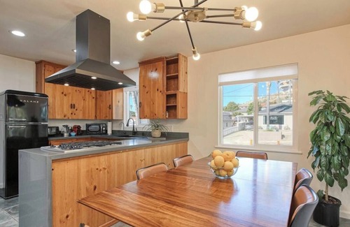 Pismo Heights House | Coastal Retreat | Hot Tub | Walk to Pismo