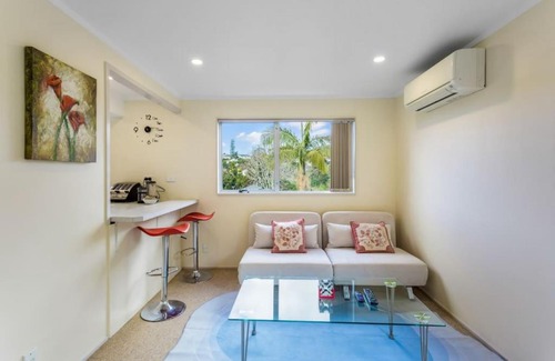 Browns Bay House | Coastal Retreat Unit close to Beach