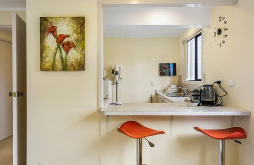 Browns Bay House | Coastal Retreat Unit close to Beach