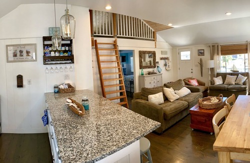 Dennis Port House | Coastal retreat- updated, stylish & quick walk to beach!