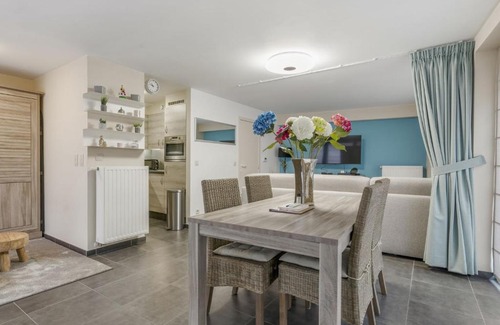 Blankenberge Apartment | Coastal Retreat w Full Kitchen
