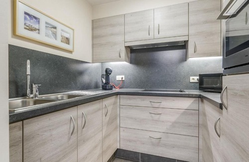 Blankenberge Apartment | Coastal Retreat w Full Kitchen